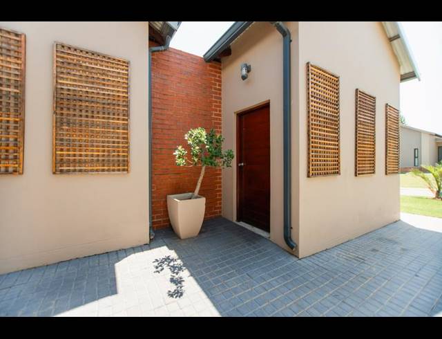 4 BEDROOM HOUSE FOR SALE IN COPPERLEAF ESTATE